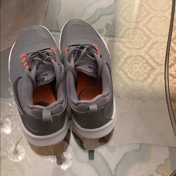 Grey running shoes - Picture 3 of 4